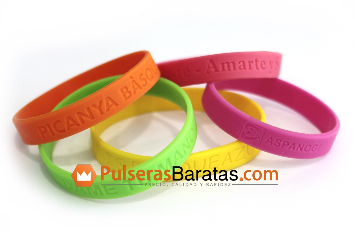 ella es Disfraces vertical Pulseras de Silicona personalizadas | Pulserasbaratas.com