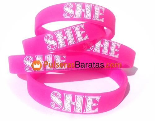 Pulsera de silicona rosa fuchsia con color impreso..